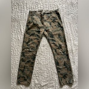 Levi Strauss & CO Menswear Pre-Owned camouflage pants (W34xL32).